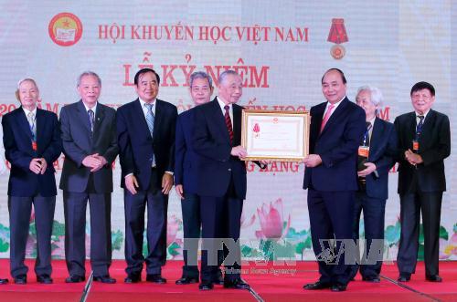 ຮ່ວມແຮງຮ່ວມໃຈສ້າງສັງຄົມຮ່ຳຮຽນ,ສົ່ງເສີມຜູ້ມີຄວາມເກັ່ງກ້າ,ມີຄຸນສົມບັດ